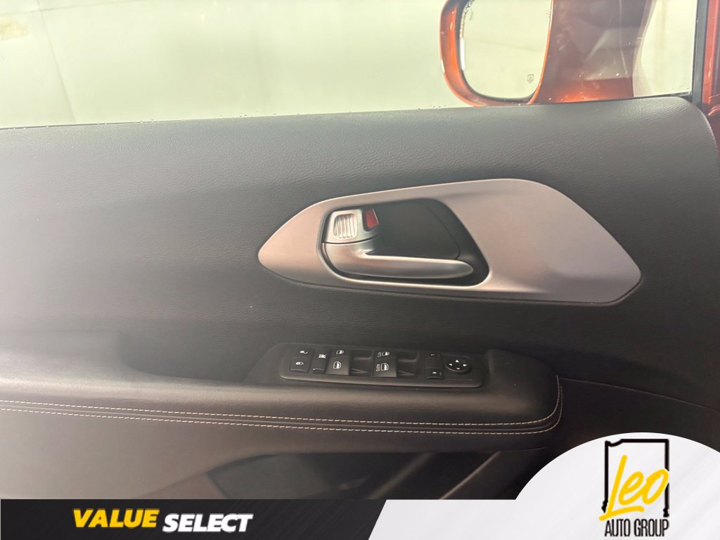 Used 2018 Chrysler Pacifica Touring Plus w/ S Appearance Package FWD image 16