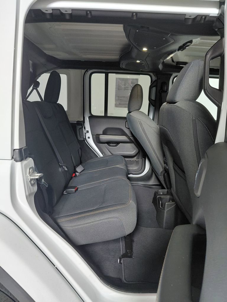 Certified 2025 Jeep Wrangler Unlimited Sahara AWD/4WD image 18