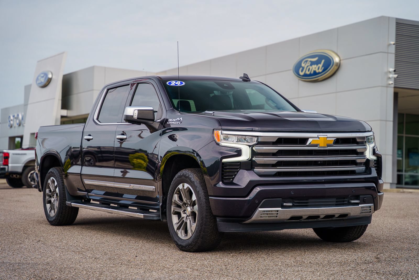 Used 2024 Chevrolet Silverado 1500 High Country w/ Technology Package AWD/4WD image 1