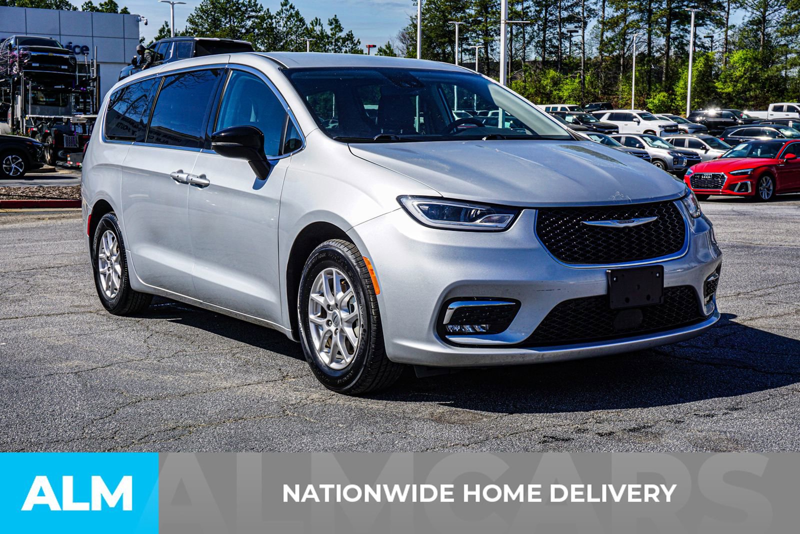 Used 2024 Chrysler Pacifica Touring-L image 6