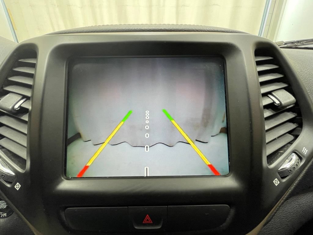 Used 2017 Jeep Cherokee Limited AWD/4WD image 25