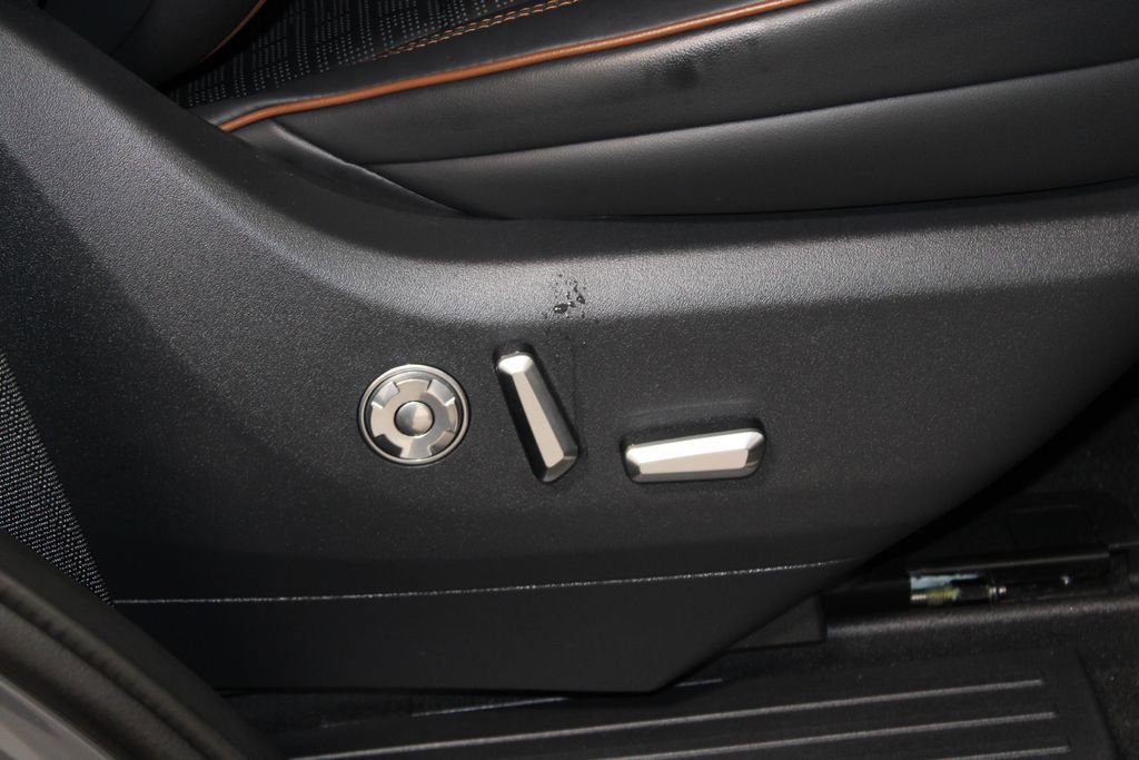 Used 2025 Lincoln Navigator Black Label AWD/4WD image 38