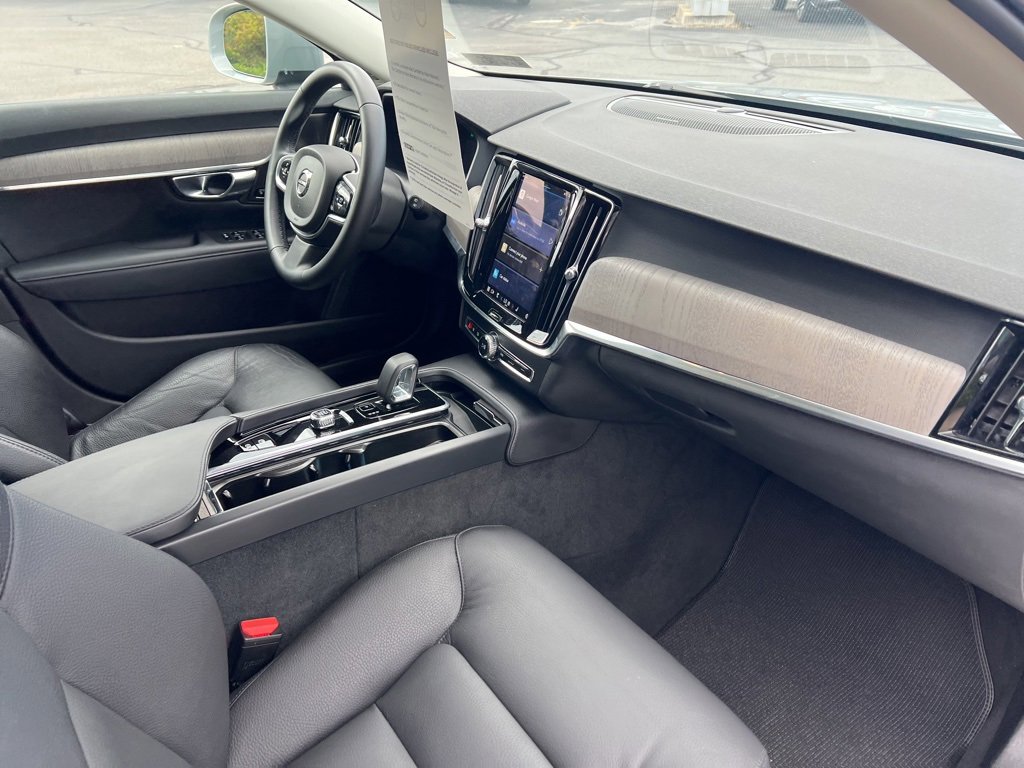 Certified 2025 Volvo V90 B6 Cross Country Plus image 37