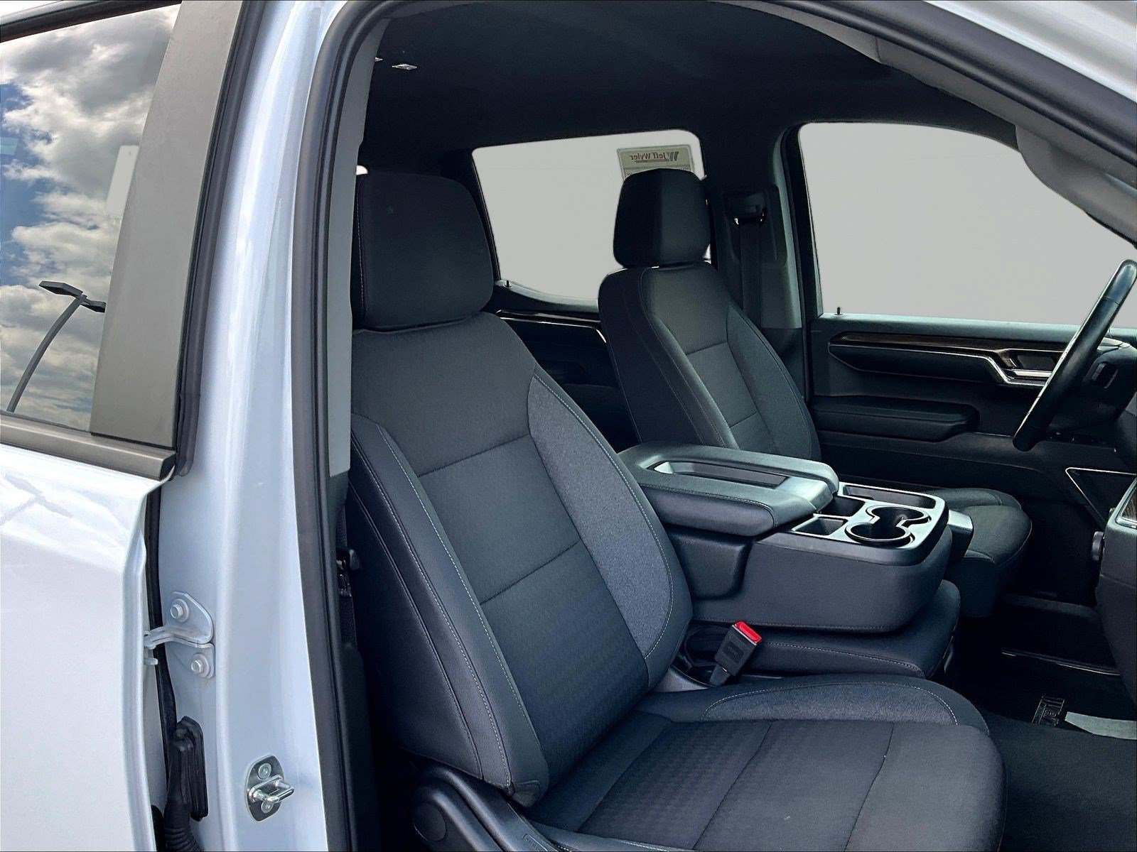 Used 2024 Chevrolet Silverado 1500 LT AWD/4WD image 30