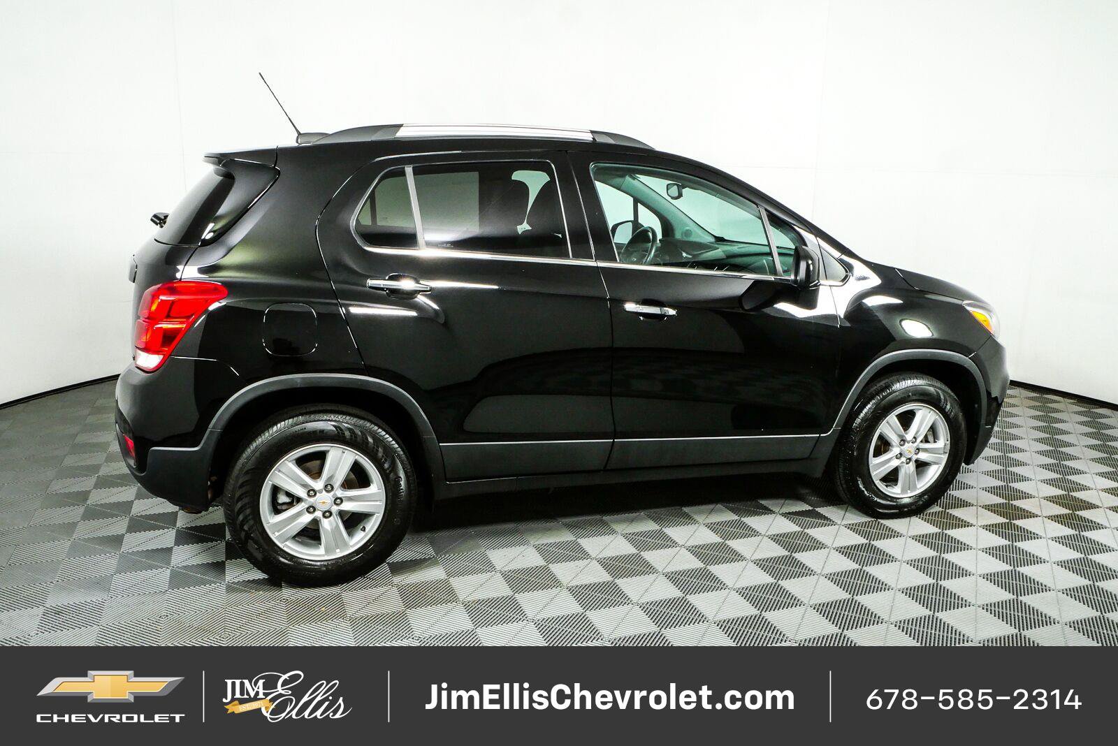 Certified 2020 Chevrolet Trax LT w/ LT Convenience Package AWD/4WD image 2