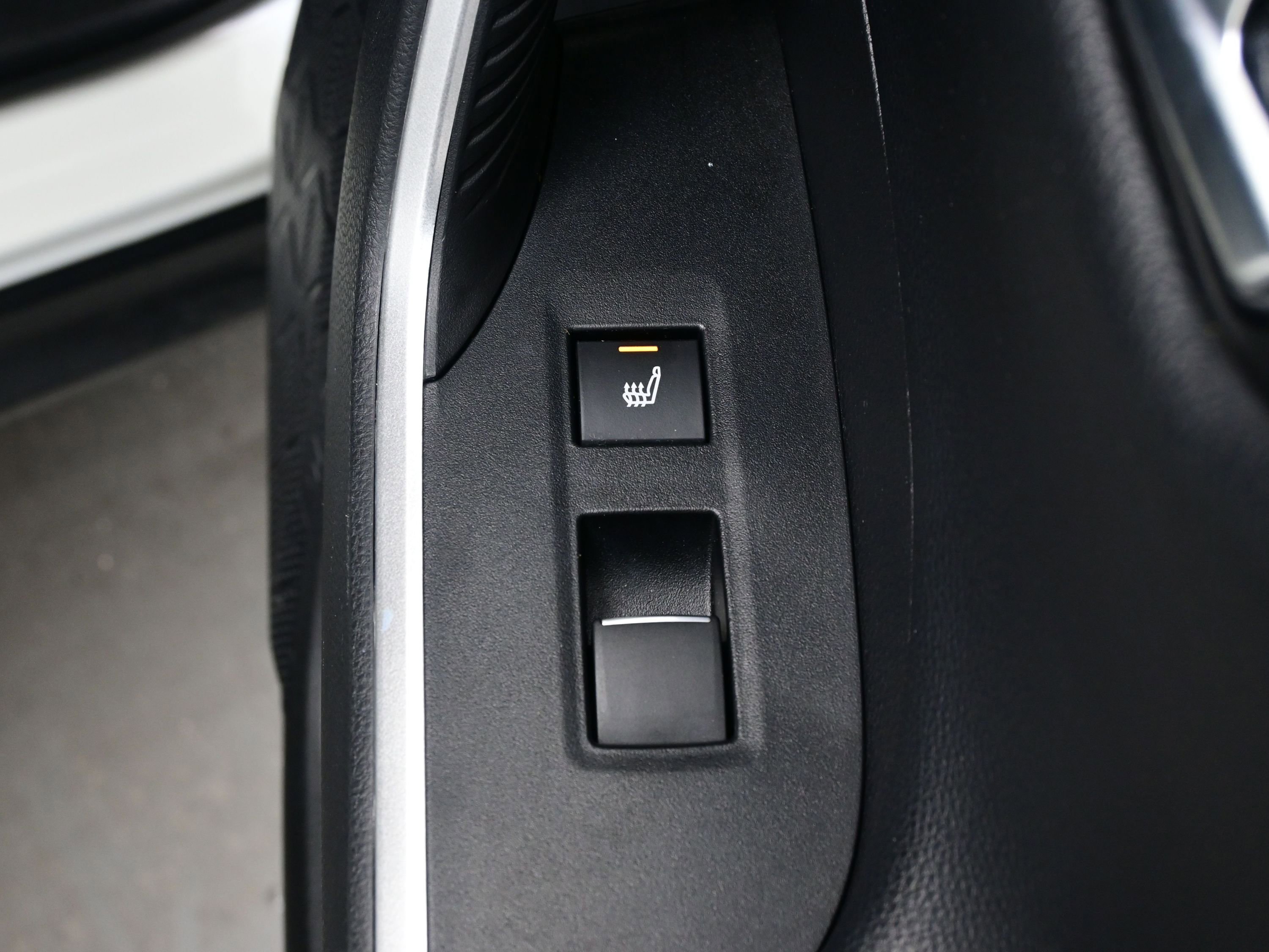 Used 2021 Toyota RAV4 Limited image 17