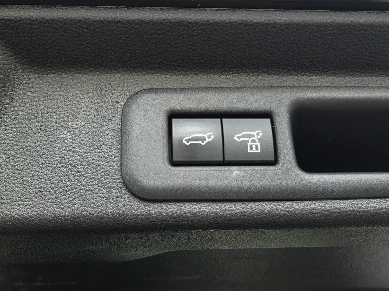 Used 2023 Toyota Sequoia Capstone RWD image 28