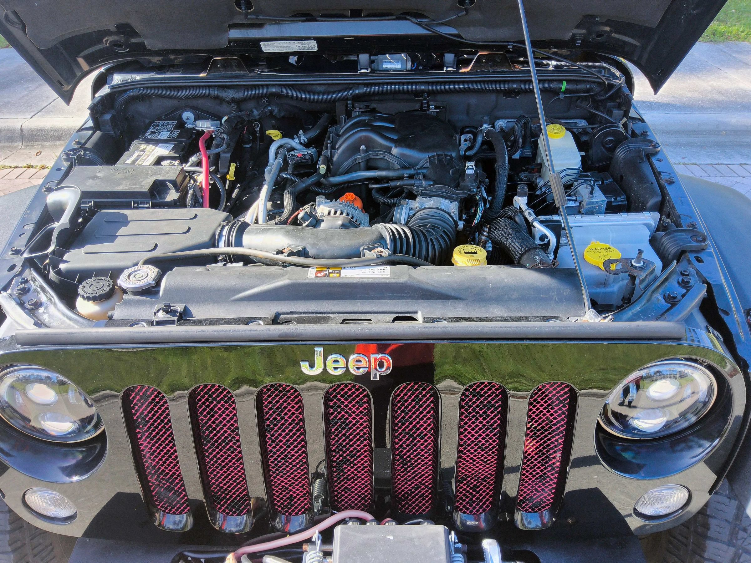 Used 2014 Jeep Wrangler Unlimited Rubicon w/ Connectivity Group AWD/4WD image 44
