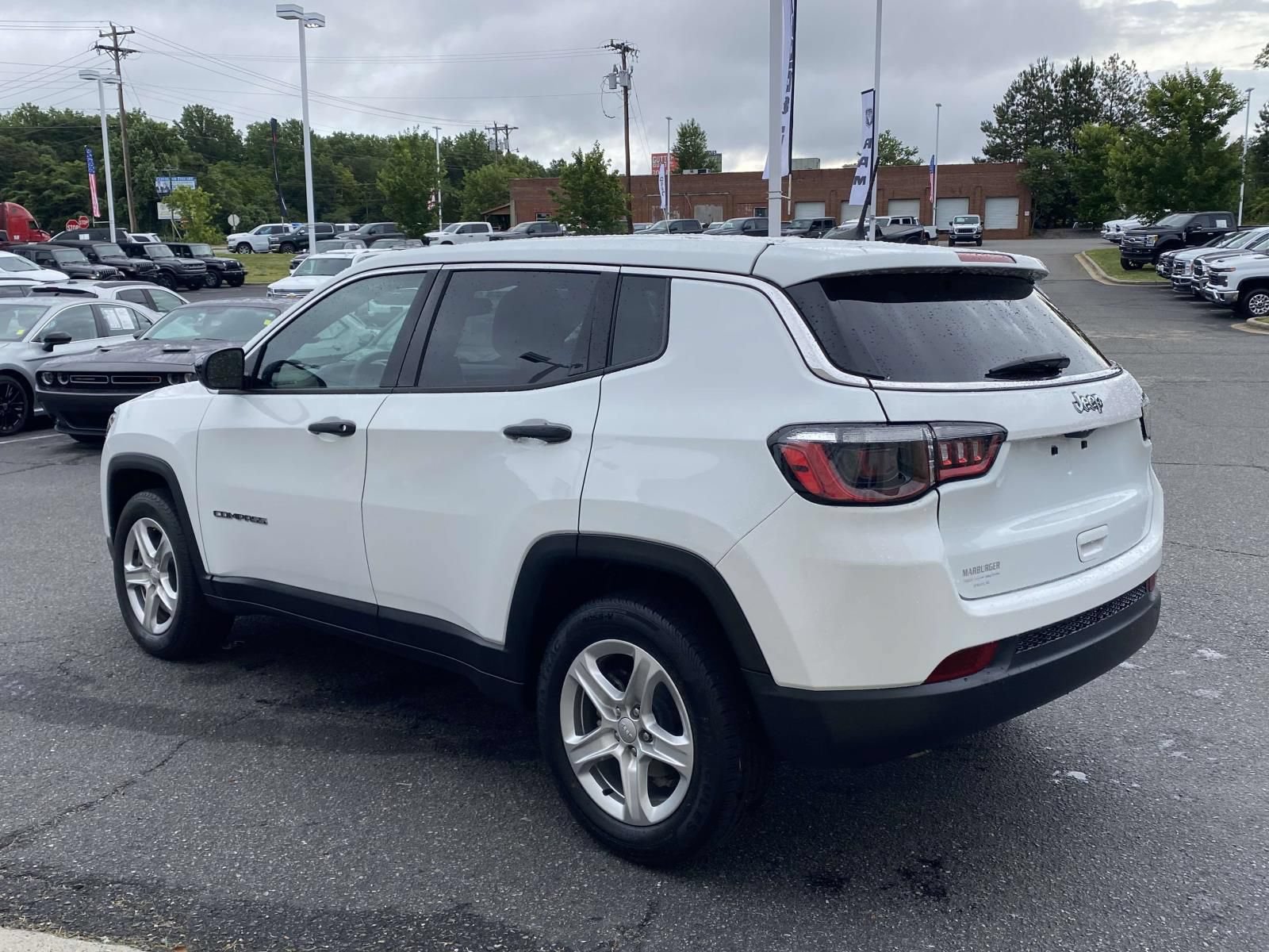 Used 2023 Jeep Compass Sport AWD/4WD image 5