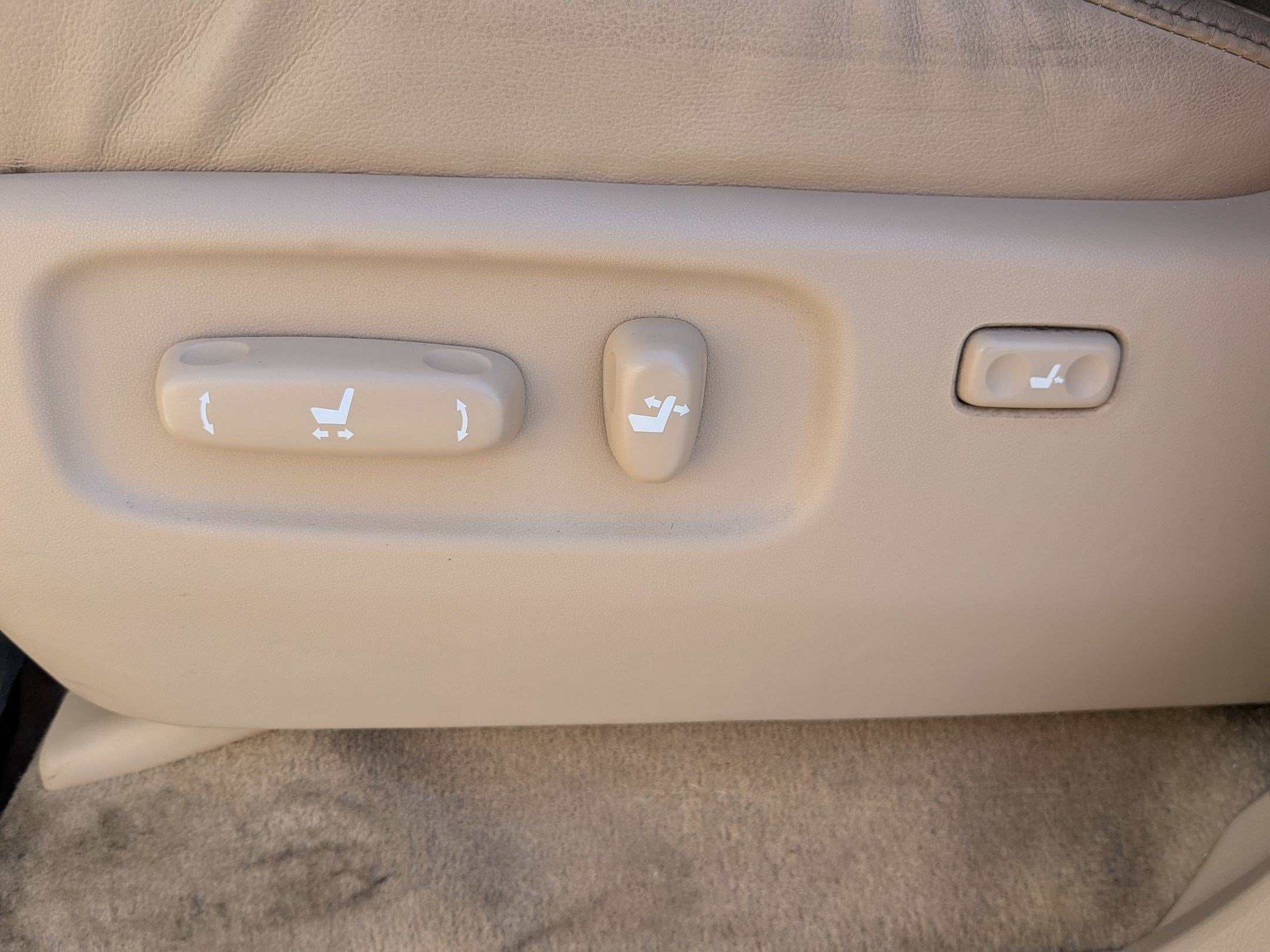 Used 2013 Toyota Land Cruiser AWD/4WD image 32