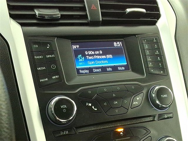 Used 2015 Ford Fusion SE image 3