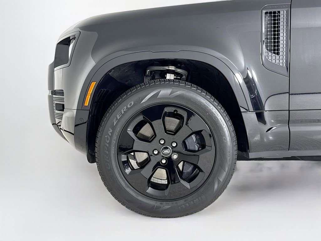 Used 2025 Land Rover Defender 110 X-Dynamic SE image 27