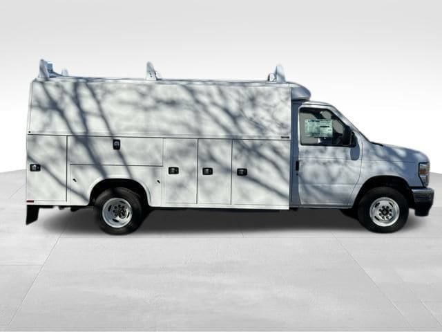 New 2024 Ford E-450 and Econoline 450 Super Duty w/ Power Windows & Locks Group RWD image 4