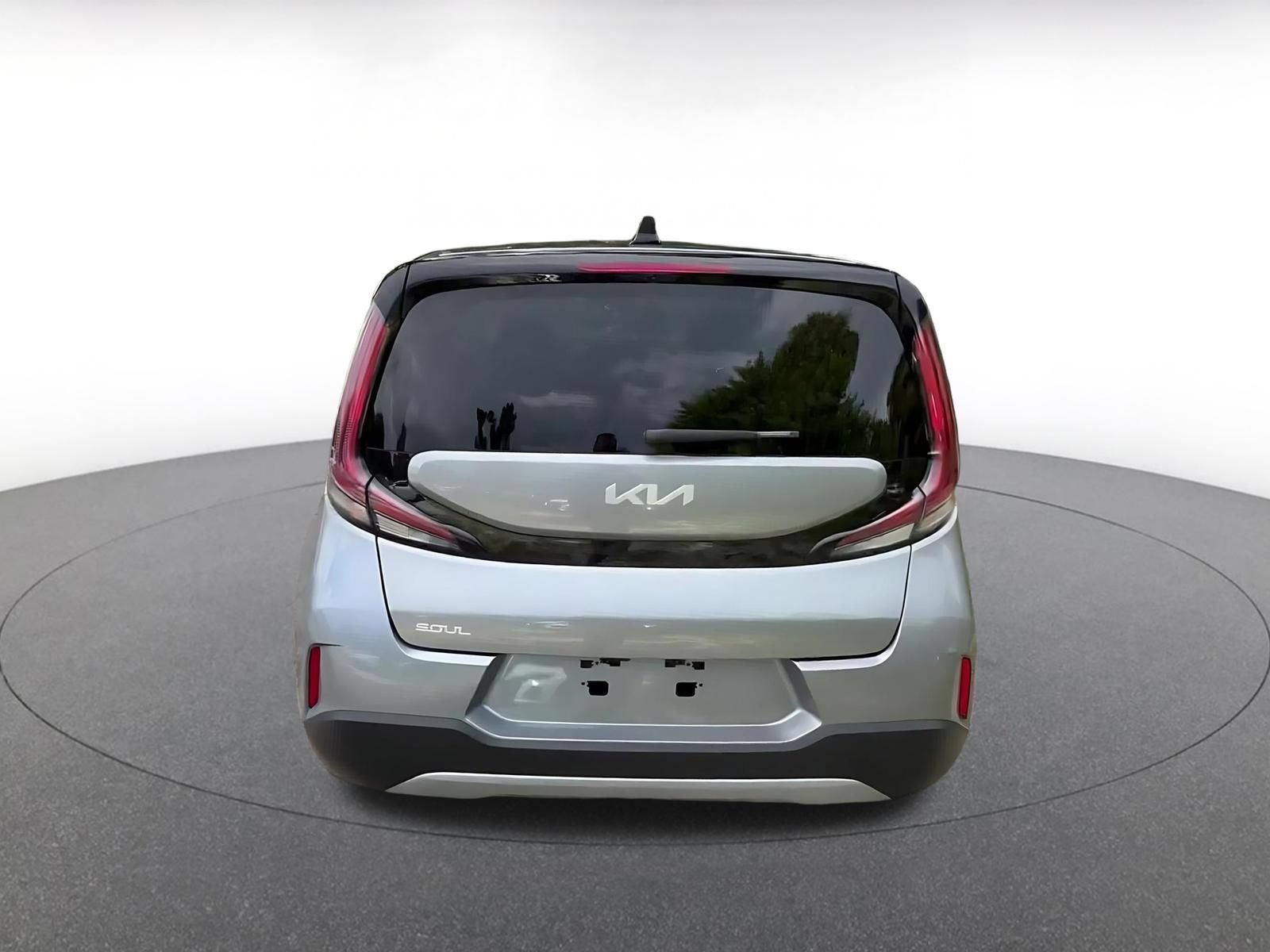 Used 2025 Kia Soul LX w/ LX Technology Package FWD image 12