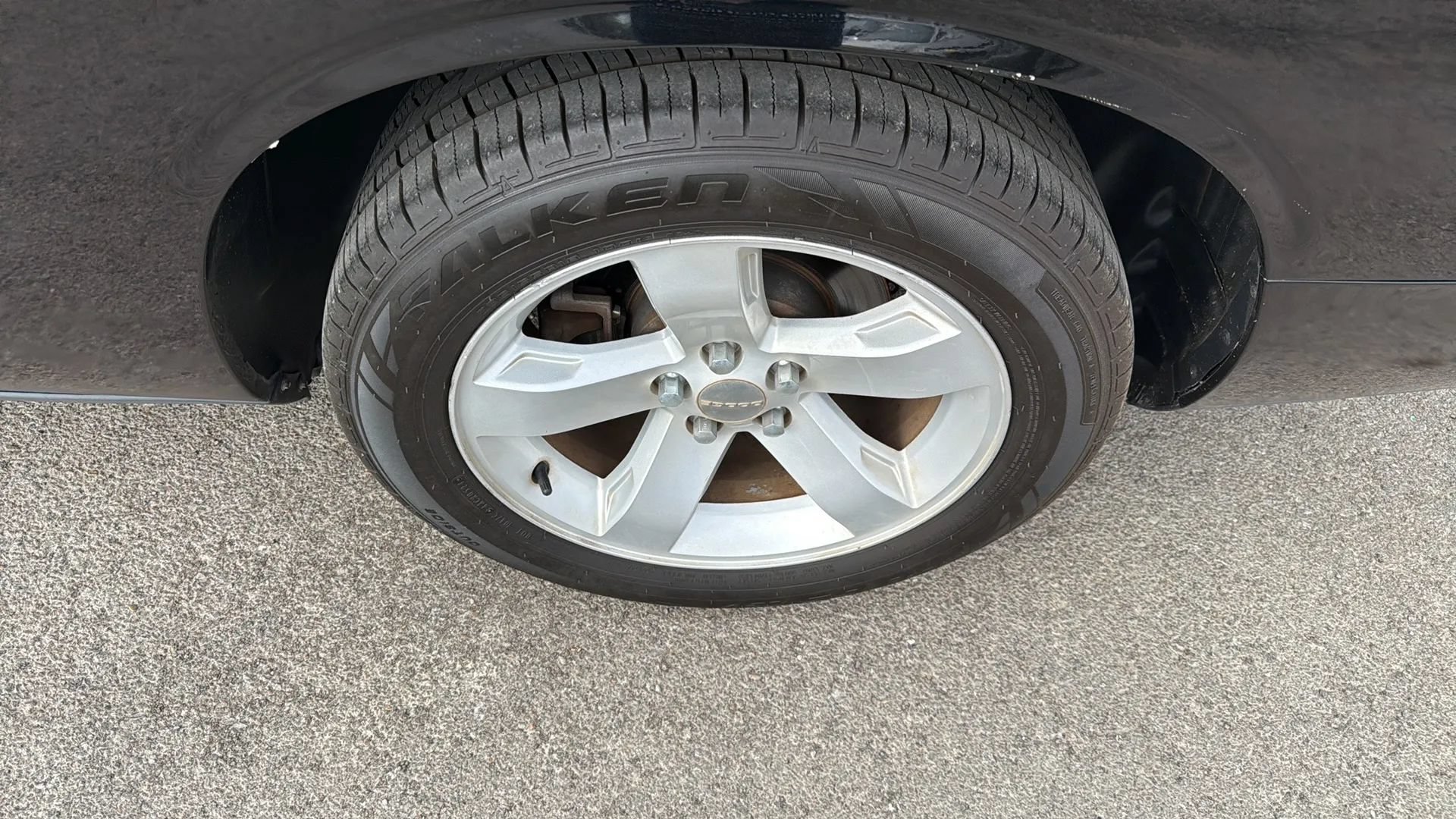 Used 2014 Dodge Challenger SXT RWD image 29
