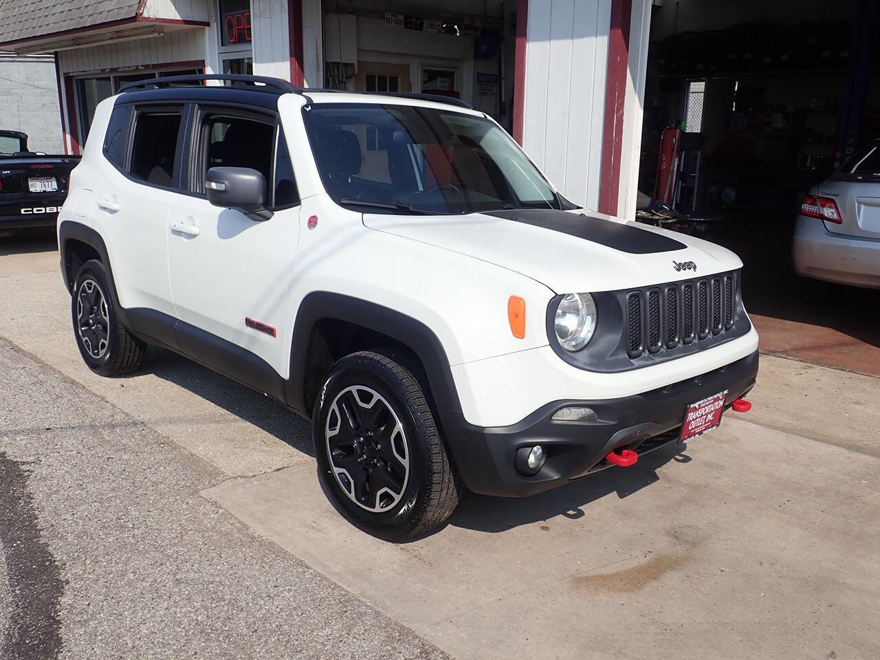Used 2016 Jeep Renegade Trailhawk w/ Cold Weather Group image 25
