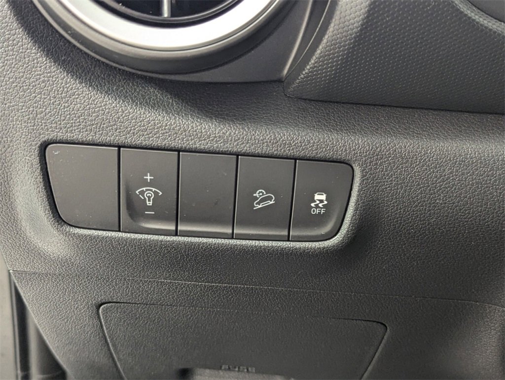 Used 2022 Hyundai Kona SEL w/ Convenience Package image 13