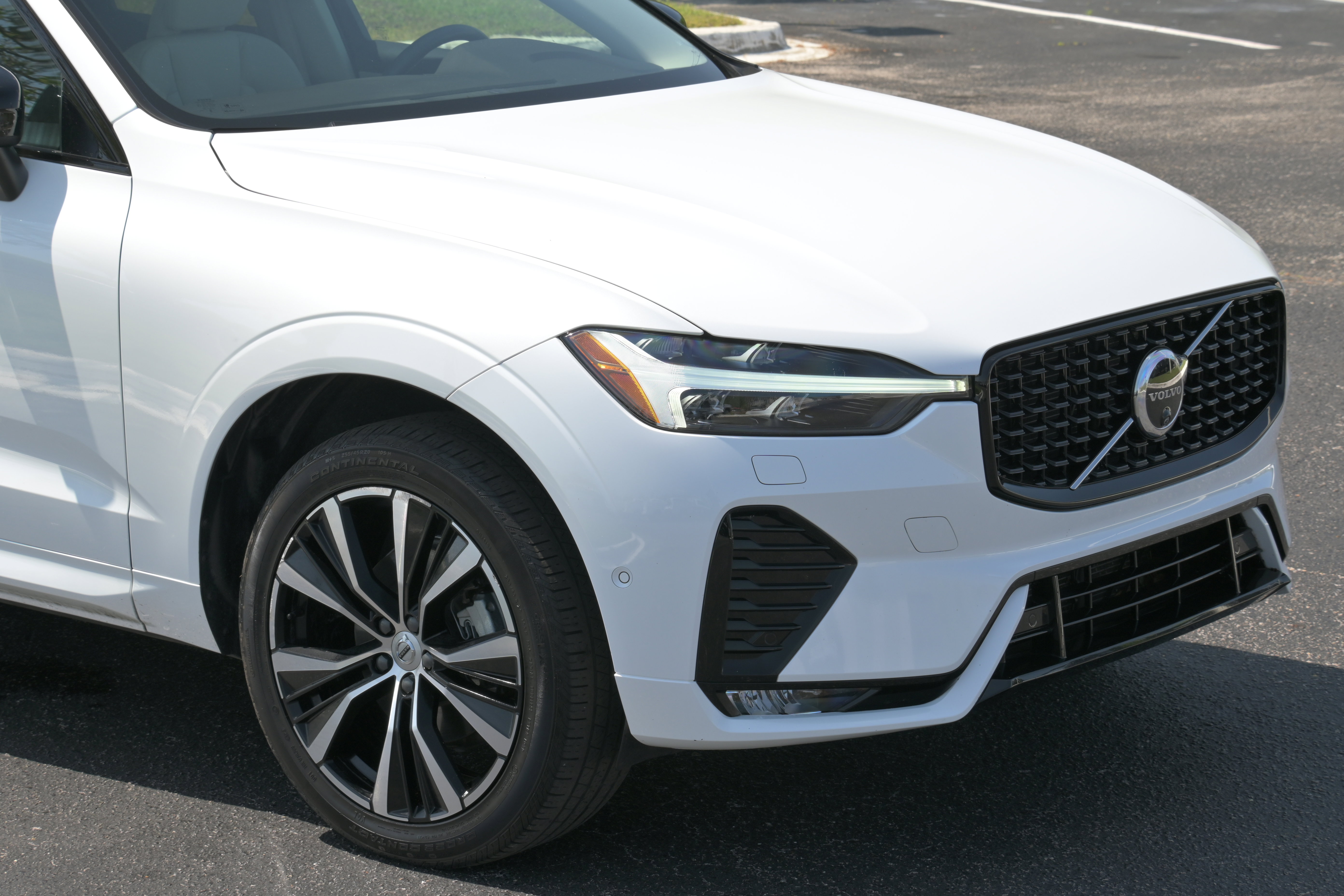 Used 2024 Volvo XC60 B5 Plus w/ Protection Package Premier image 29