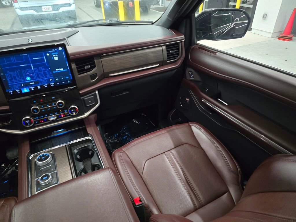 Used 2024 Ford Expedition Limited image 43