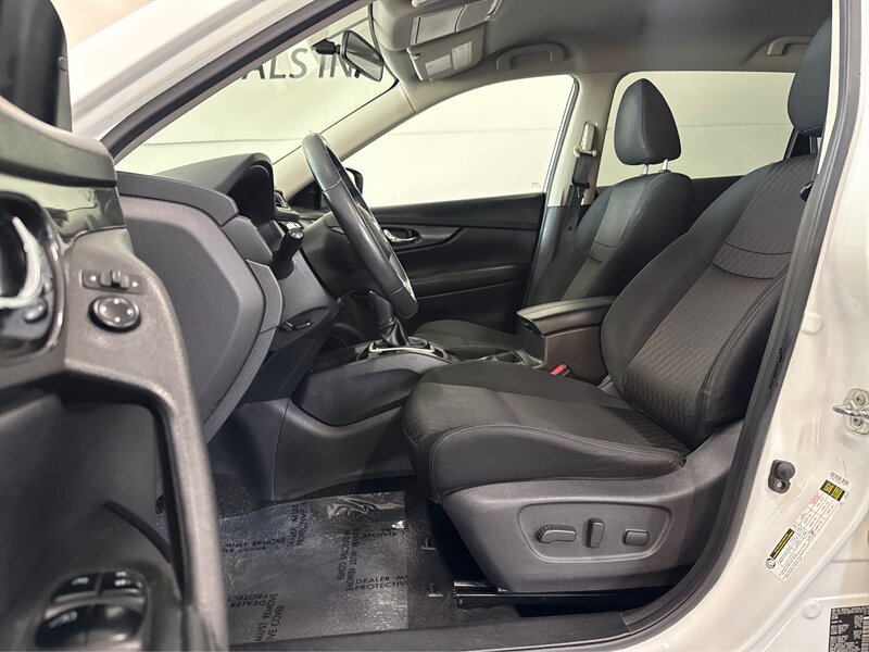 Used 2018 Nissan Rogue SV AWD/4WD image 9