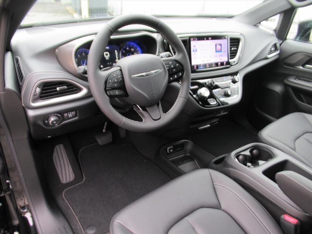 New 2026 Chrysler Pacifica Select w/ S Appearance Package FWD image 15
