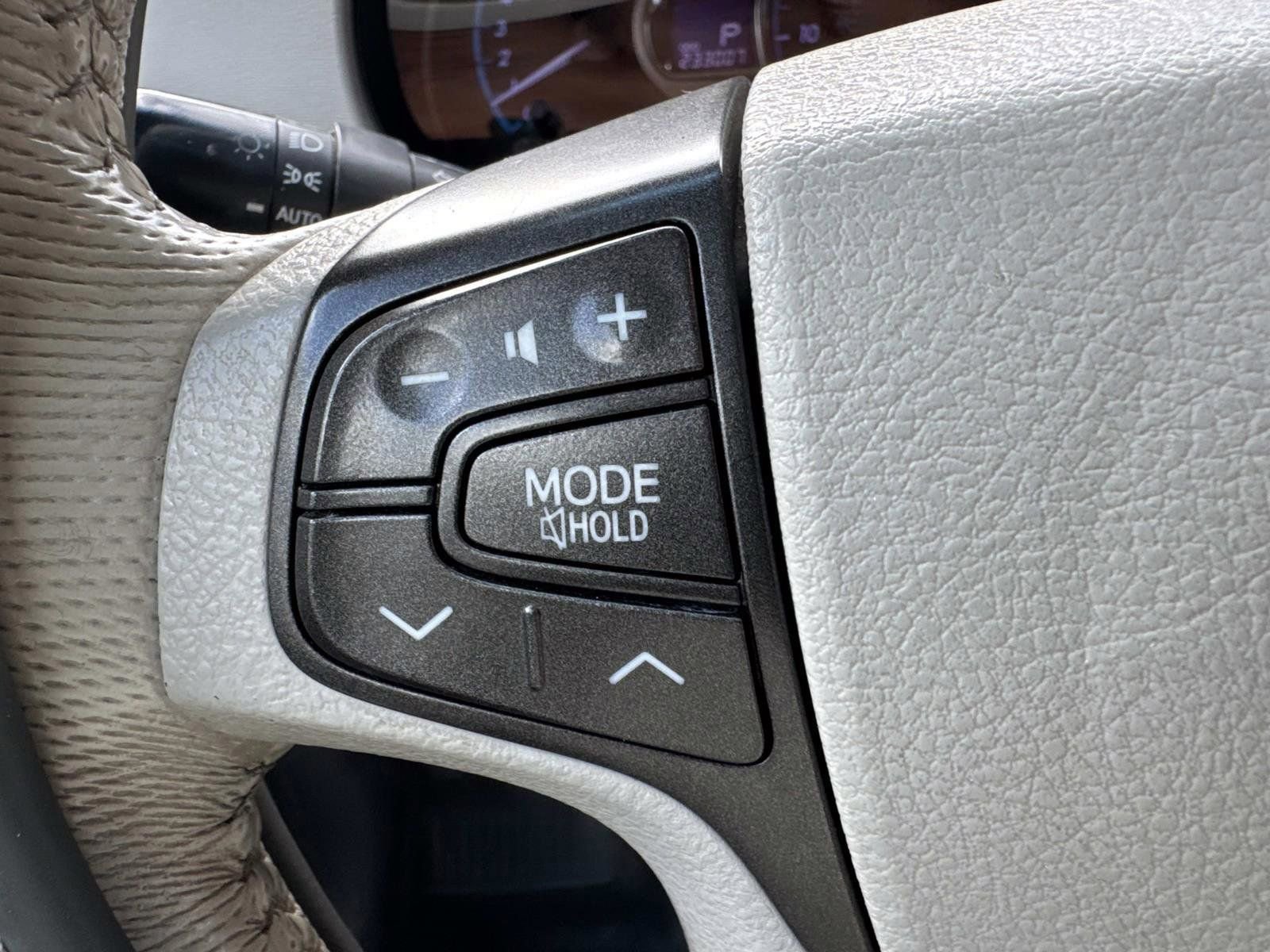 Used 2014 Toyota Sienna XLE image 25