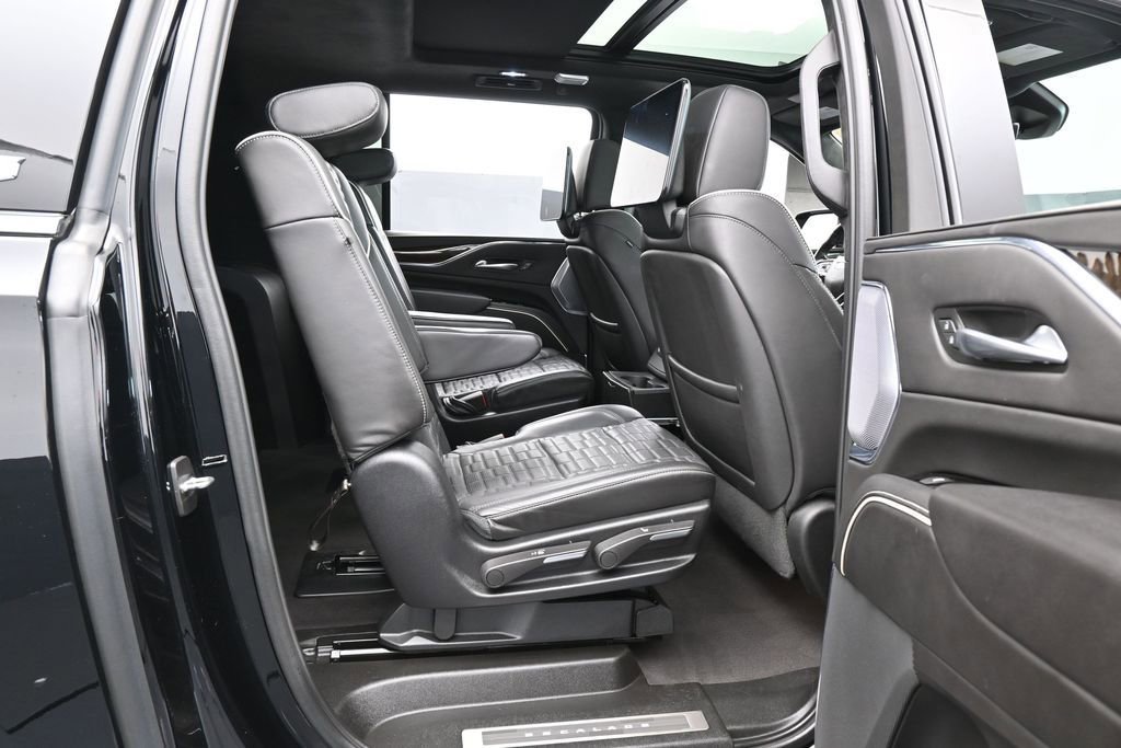 Used 2024 Cadillac Escalade ESV Premium Luxury Platinum AWD/4WD image 46