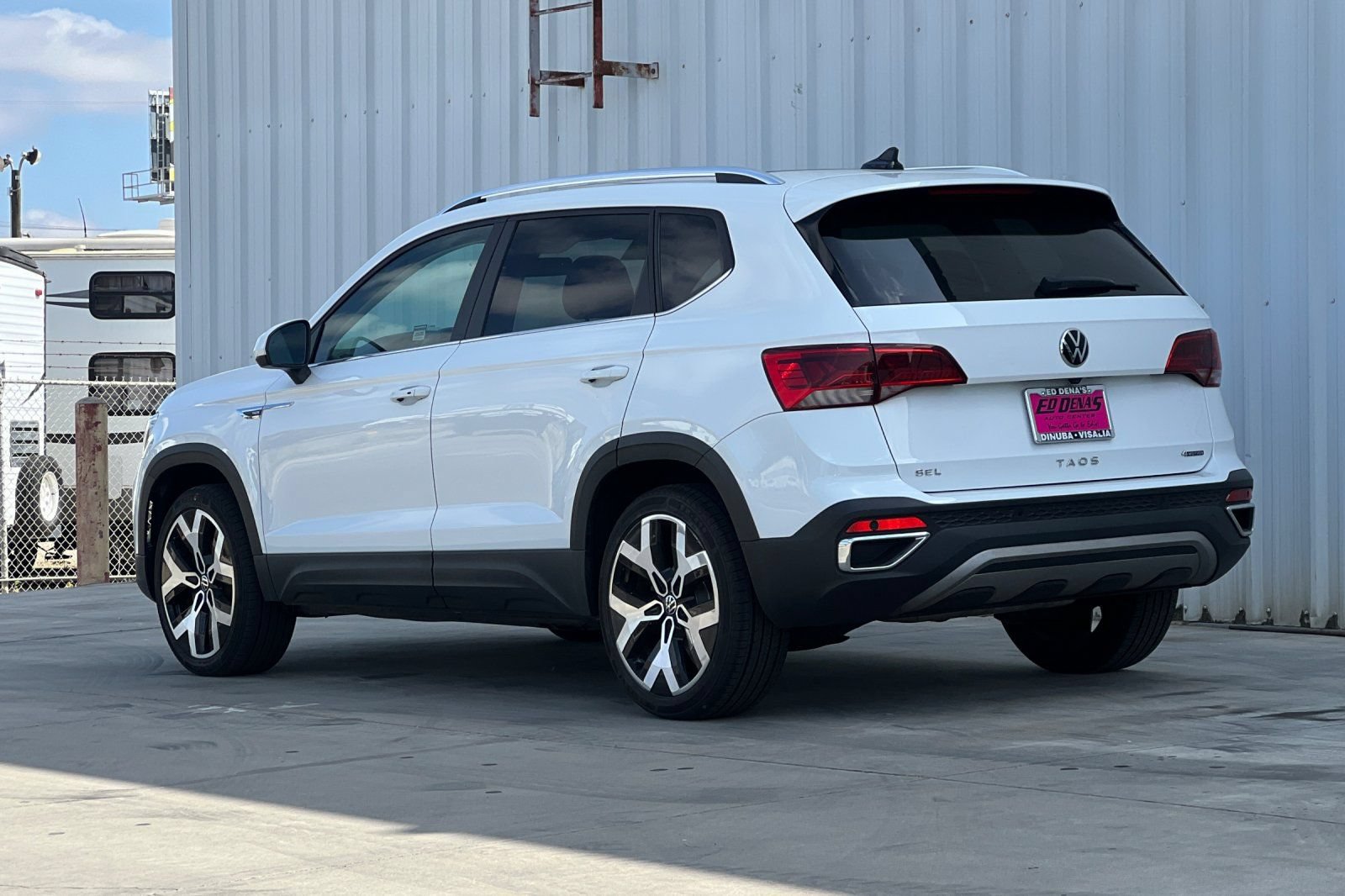Used 2022 Volkswagen Taos SEL w/ Panoramic Sunroof Package AWD/4WD image 7