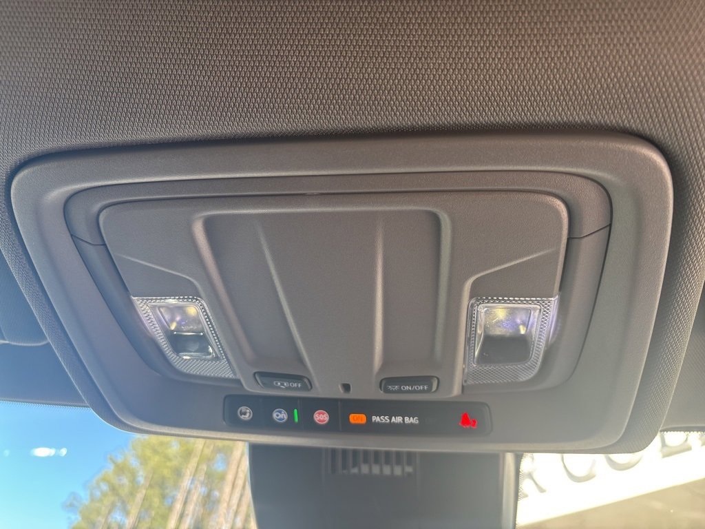 Used 2024 GMC Sierra 1500 Elevation image 24