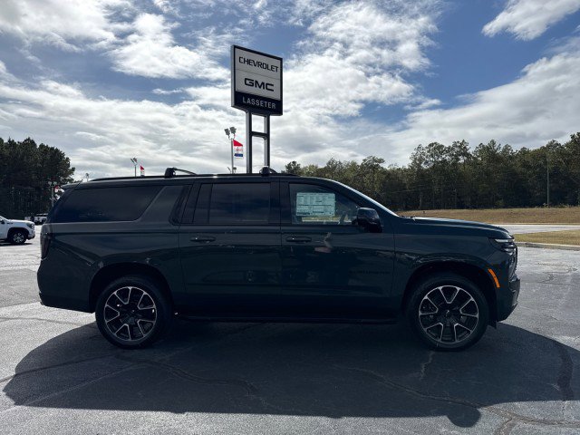 New 2026 Chevrolet Suburban RST image 2