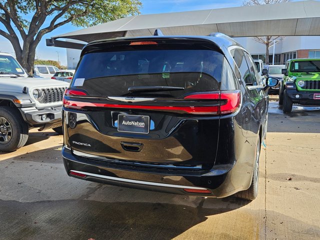 New 2026 Chrysler Pacifica Pinnacle FWD video 2