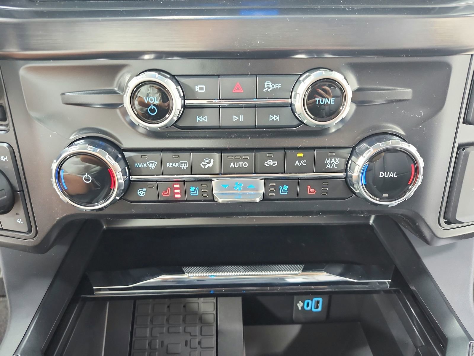 New 2026 Ford F250 Lariat image 32