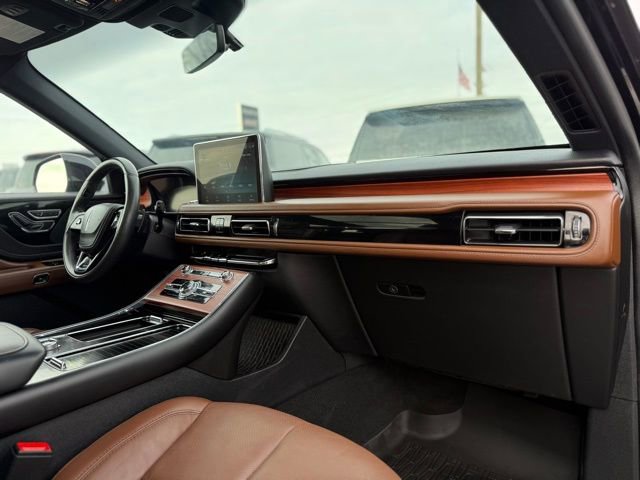 Used 2023 Lincoln Aviator Reserve w/ Jet Package image 20