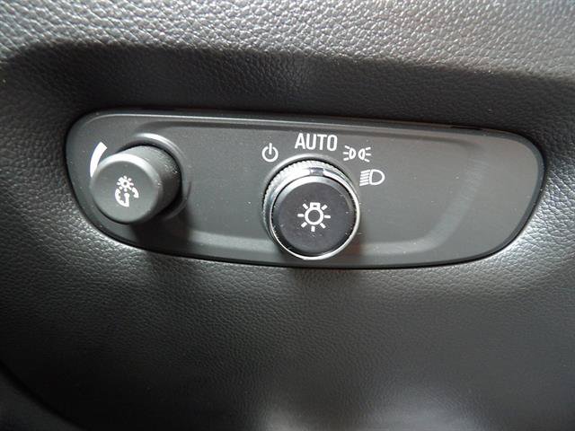 Certified 2022 Chevrolet Traverse LT w/ LT Premium Package FWD image 18
