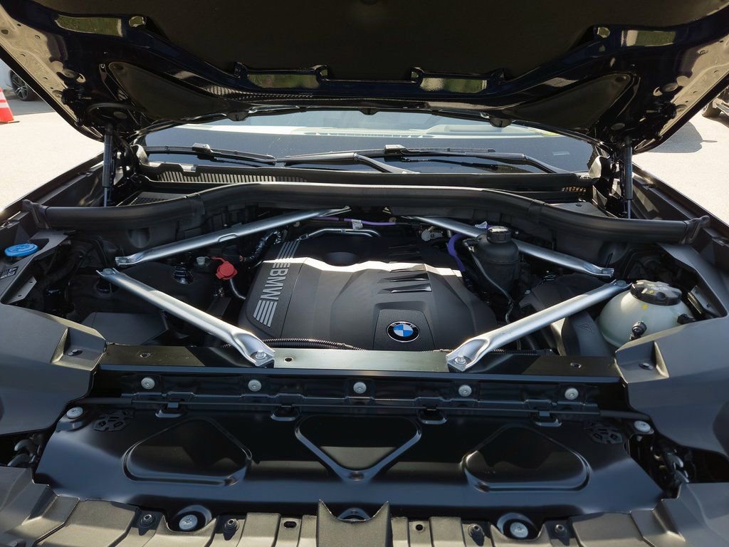 Used 2025 BMW X7 xDrive40i w/ M Sport Package image 23