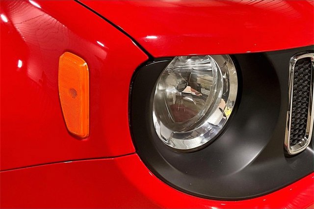 Used 2017 Jeep Renegade Latitude w/ Popular Equipment Group image 4