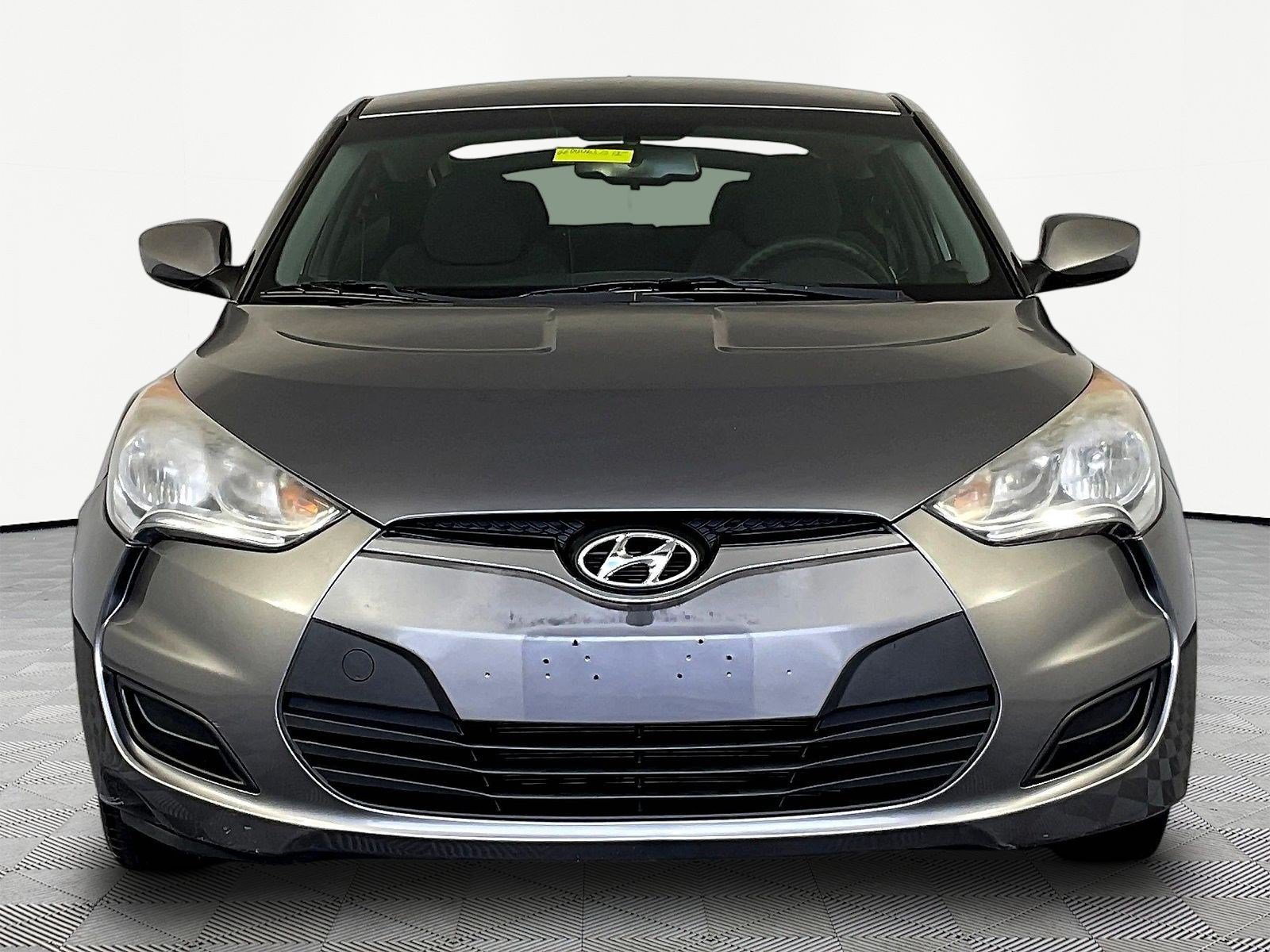 Used 2013 Hyundai Veloster FWD image 2