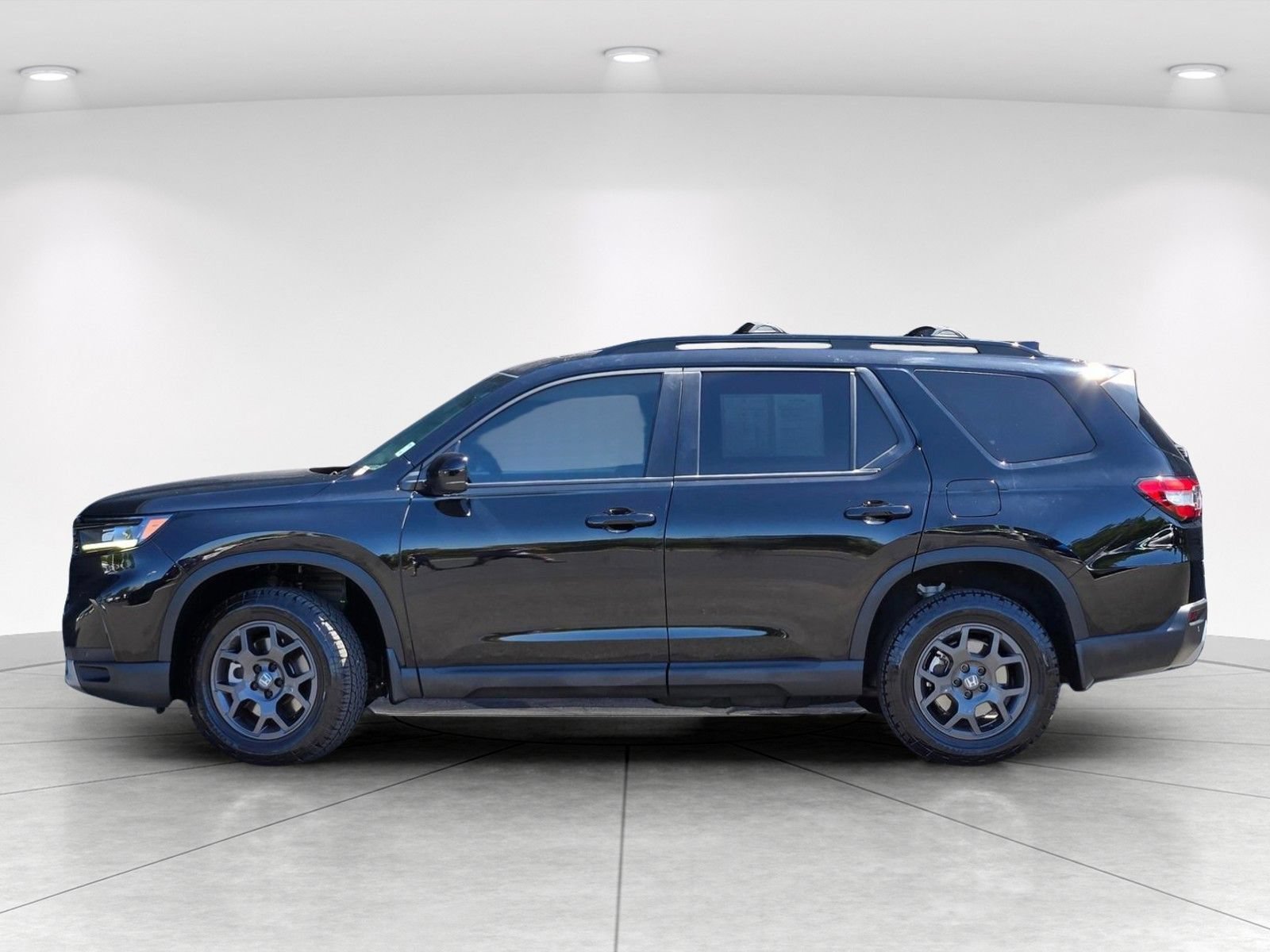 Used 2025 Honda Pilot TrailSport image 4