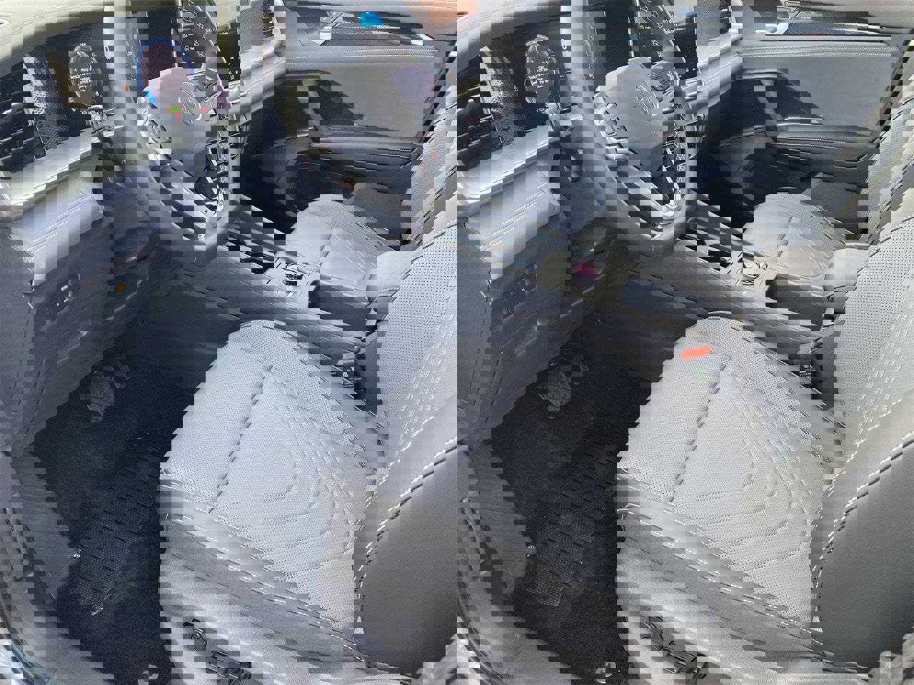 New 2025 Volkswagen Tiguan SE image 14