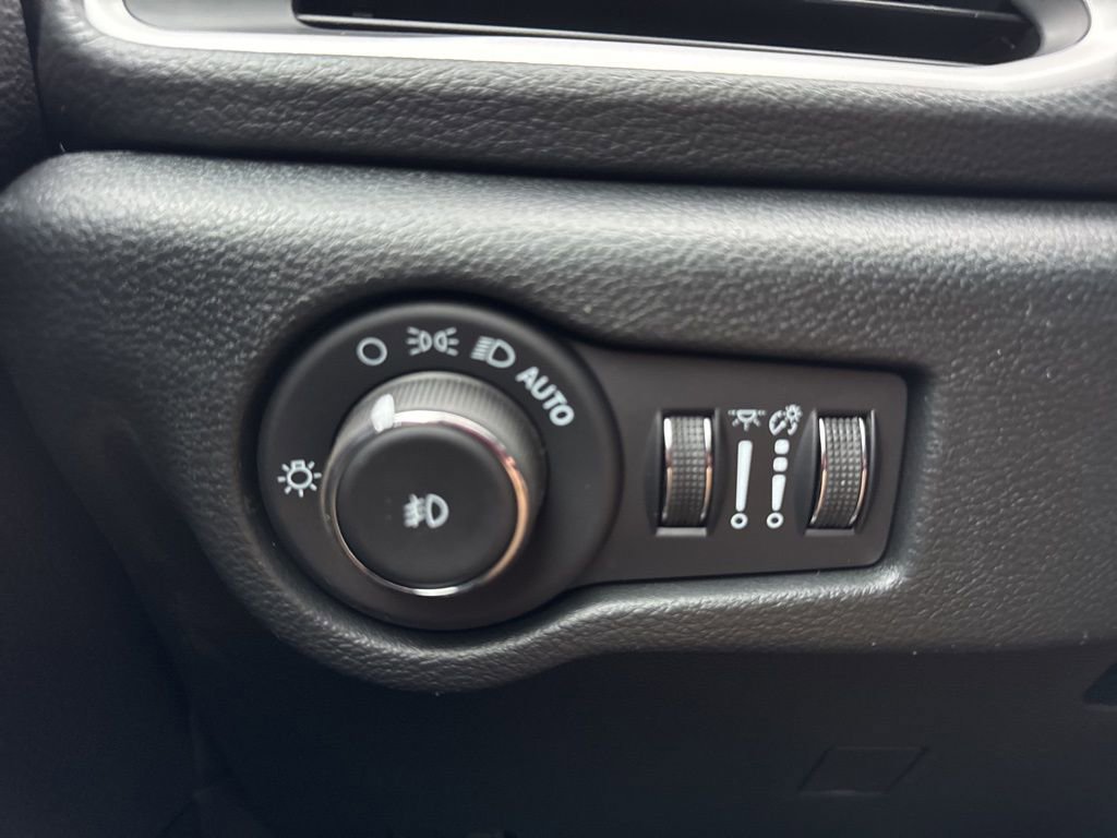 New 2026 Chrysler Pacifica Select image 10