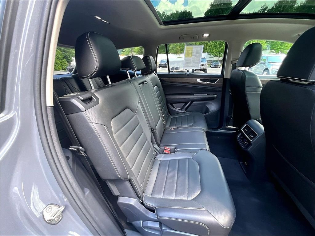Used 2025 Volkswagen Atlas SEL AWD/4WD image 16
