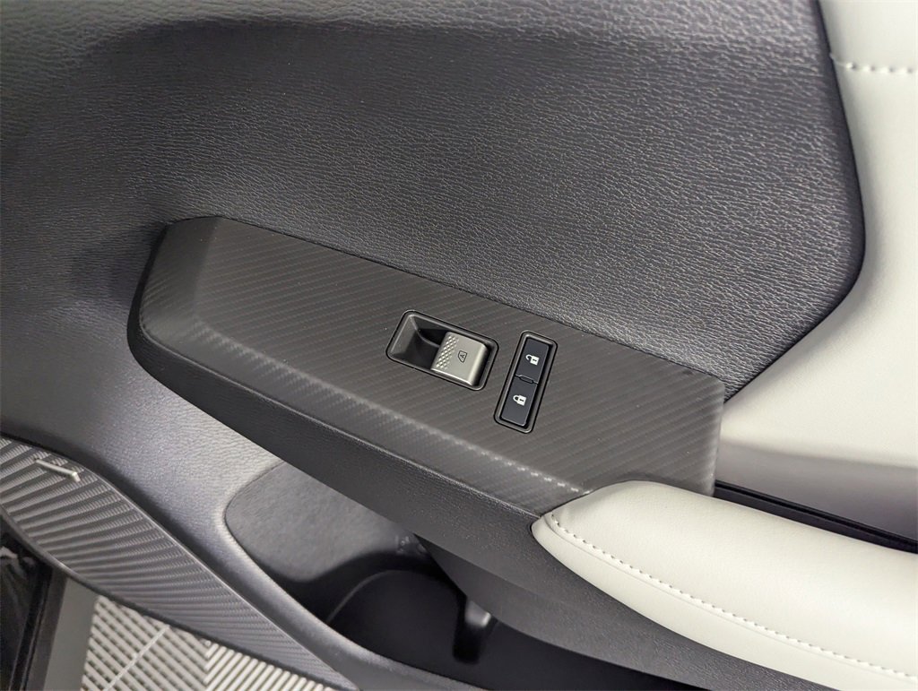 Used 2025 Mitsubishi Outlander SE image 37