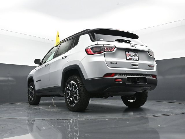 New 2026 Jeep Compass Trailhawk w/ Sun, Sound & Navigation Group AWD/4WD image 45