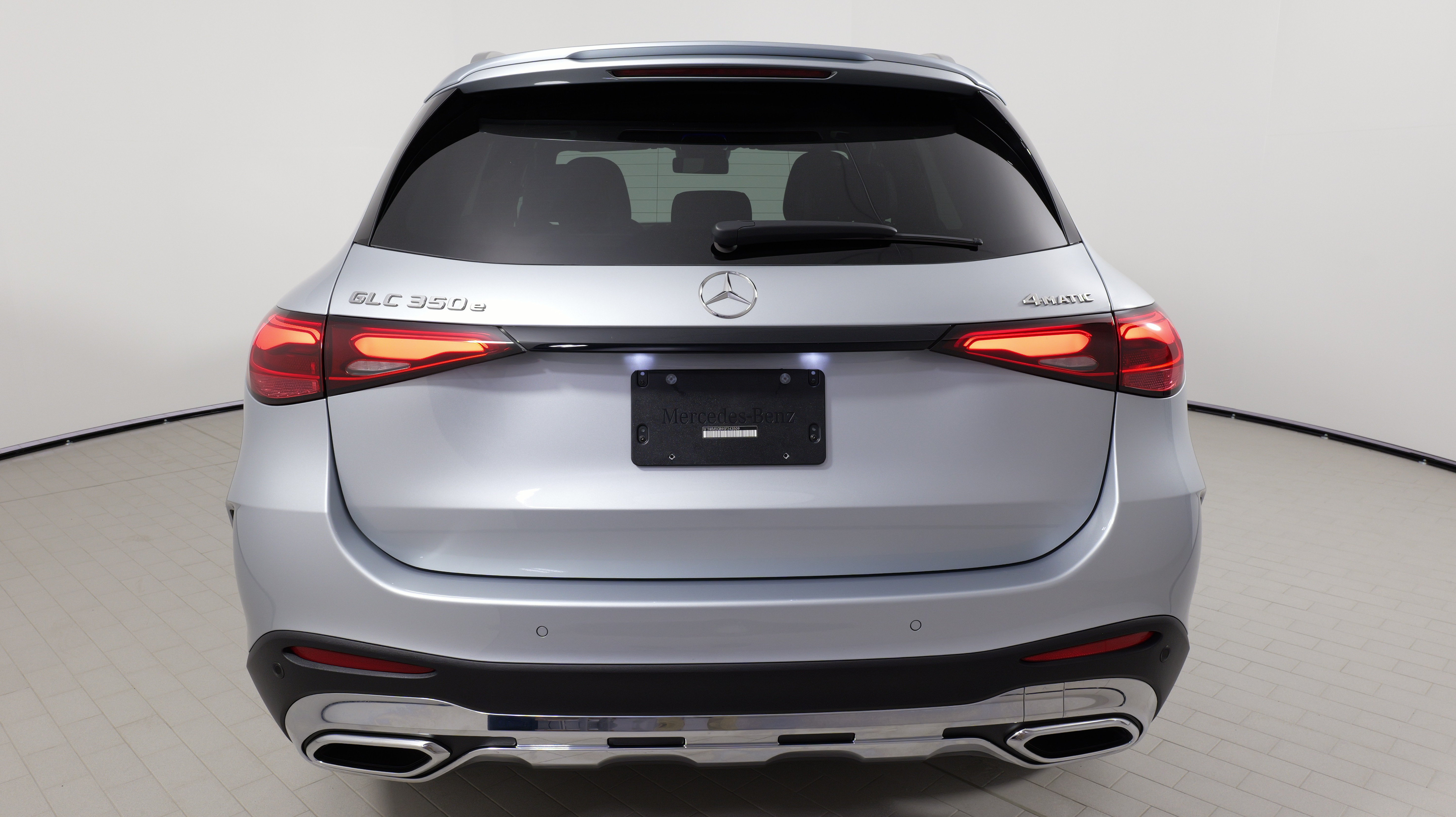 Used 2025 Mercedes-Benz GLC 350e 4MATIC image 16