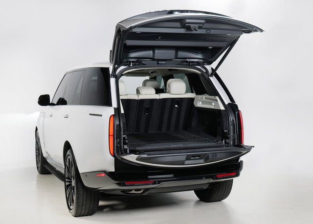 Used 2023 Land Rover Range Rover SE image 31