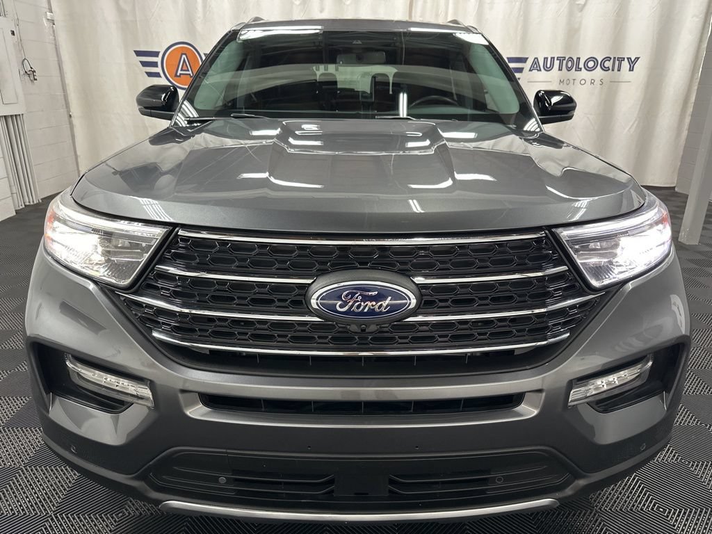 Used 2024 Ford Explorer XLT w/ Equipment Group 202A AWD/4WD image 4