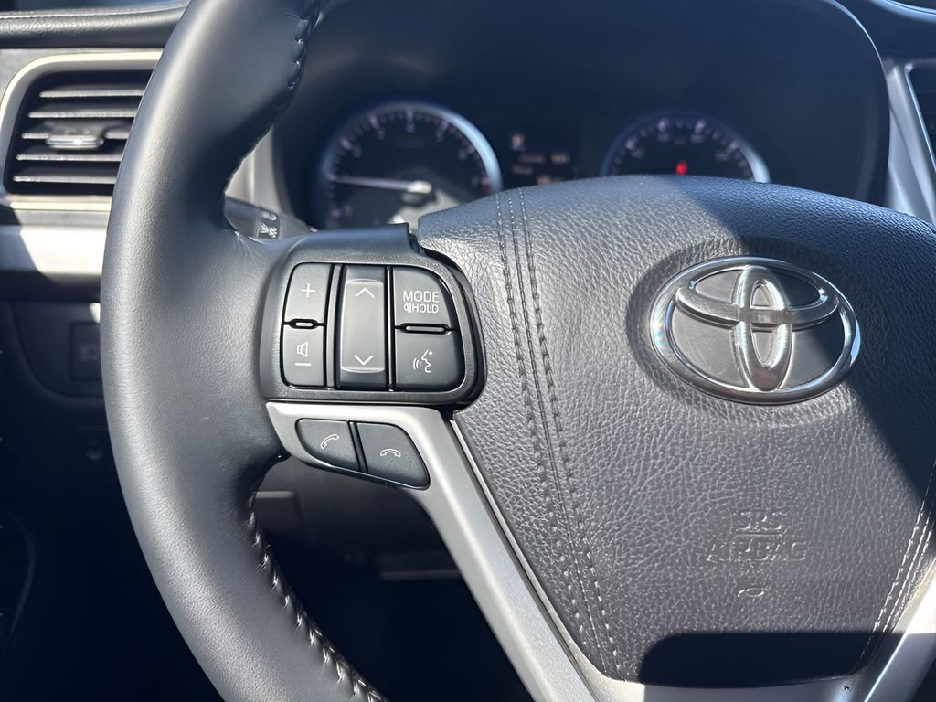 Used 2019 Toyota Highlander XLE FWD image 16