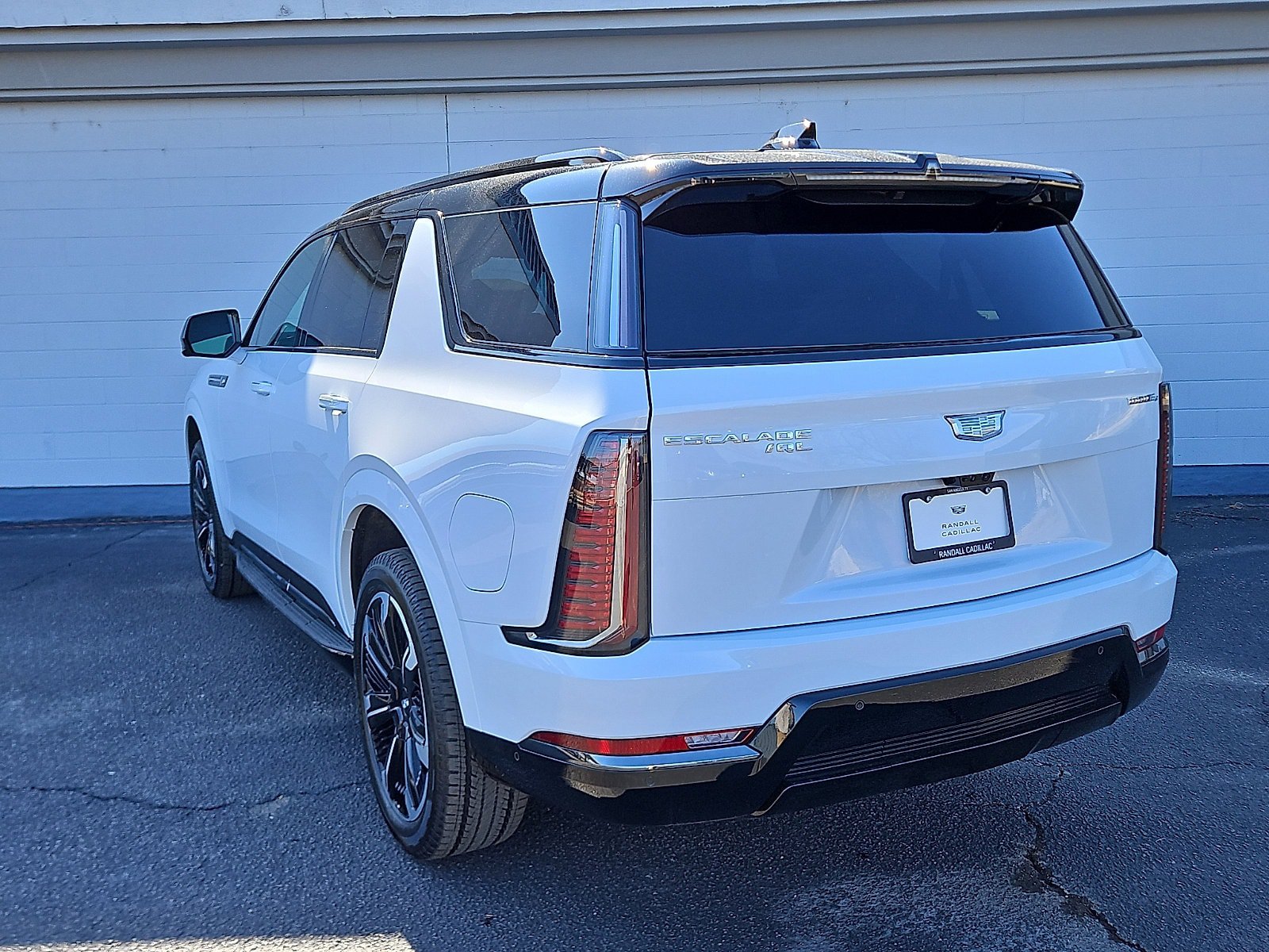 New 2026 Cadillac Escalade IQL Sport 1 w/ LPO, Etrunk Organizer Package AWD/4WD image 3