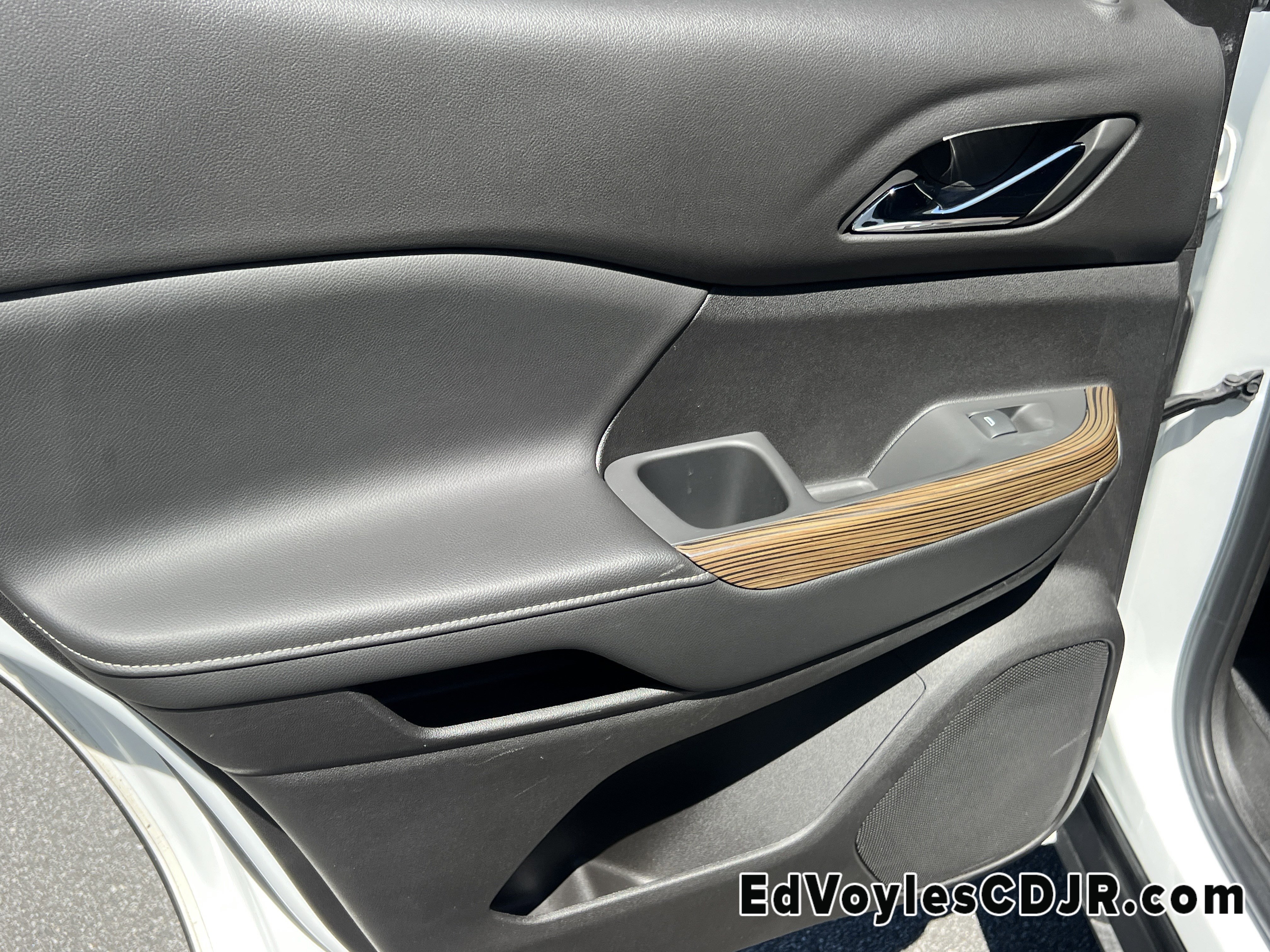 Used 2022 GMC Acadia SLE w/ Driver Convenience Package image 28