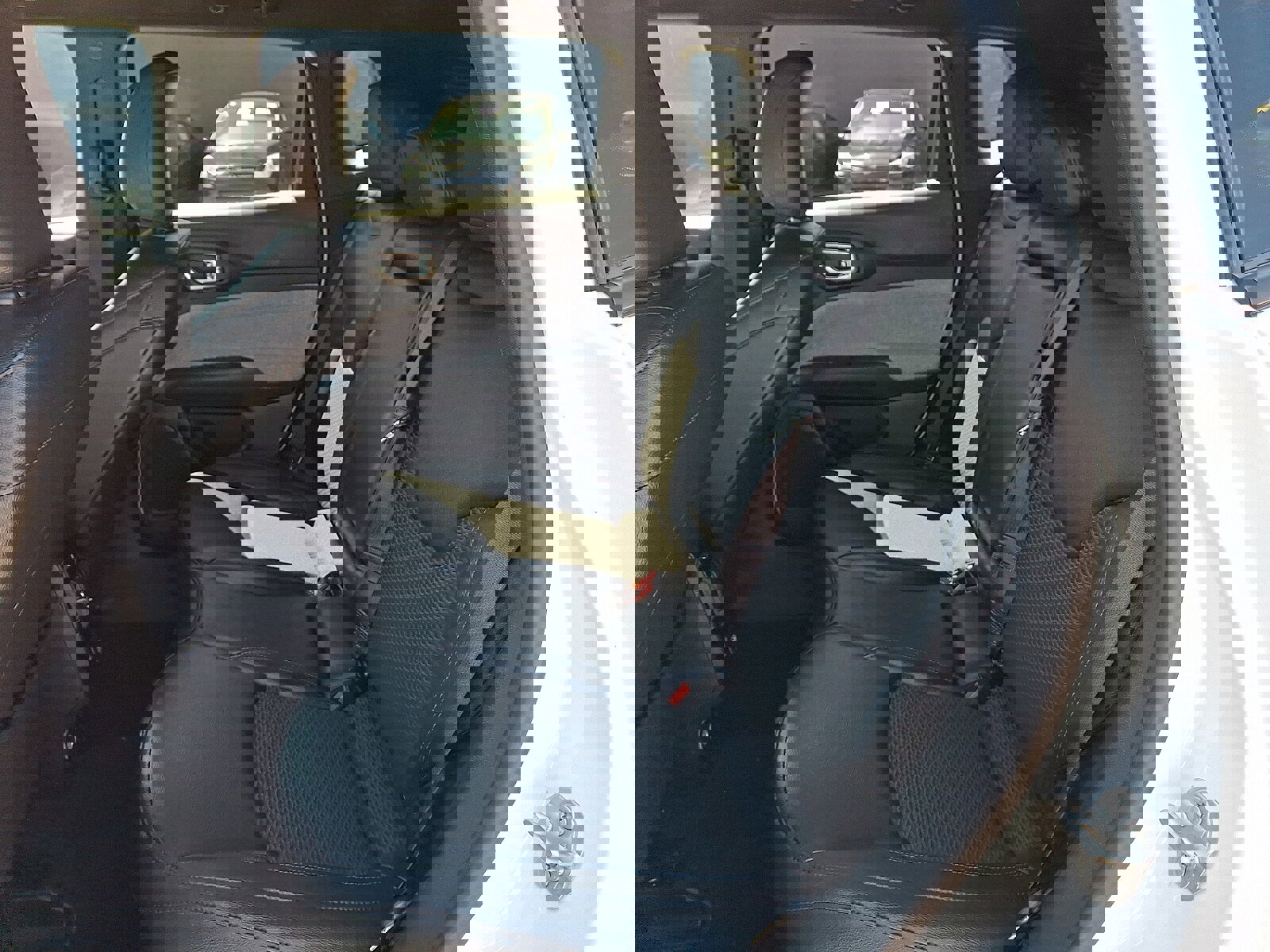 Used 2024 Jeep Compass Latitude image 10